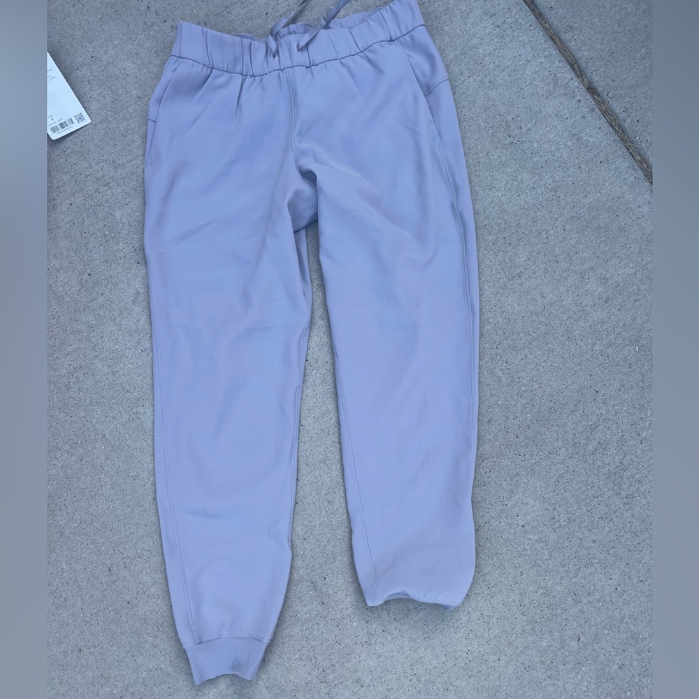 Lululemon, size 8, light grey, gently used on the fly jogger